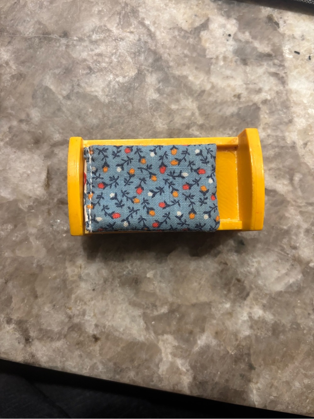 vintage Fisher-Price Play Family Little People Single Bed (Part # FPT1595)